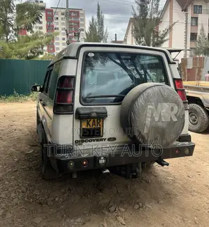 Land Rover Discovery 2001 White