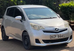 Toyota Ractis 2011 Silver