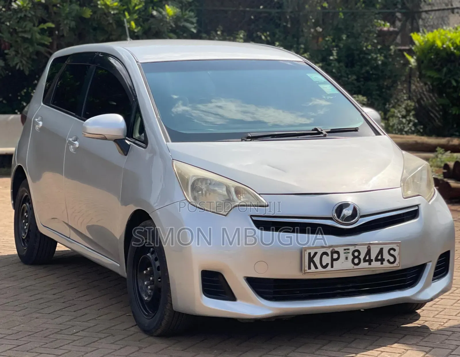 Toyota Ractis 2011 Silver