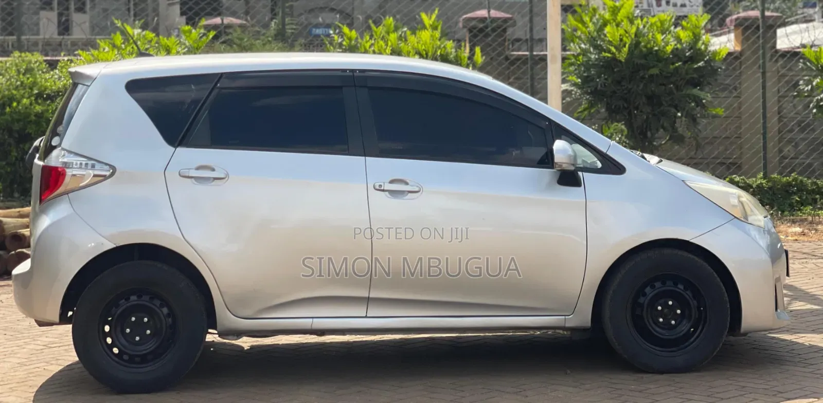 Toyota Ractis 2011 Silver