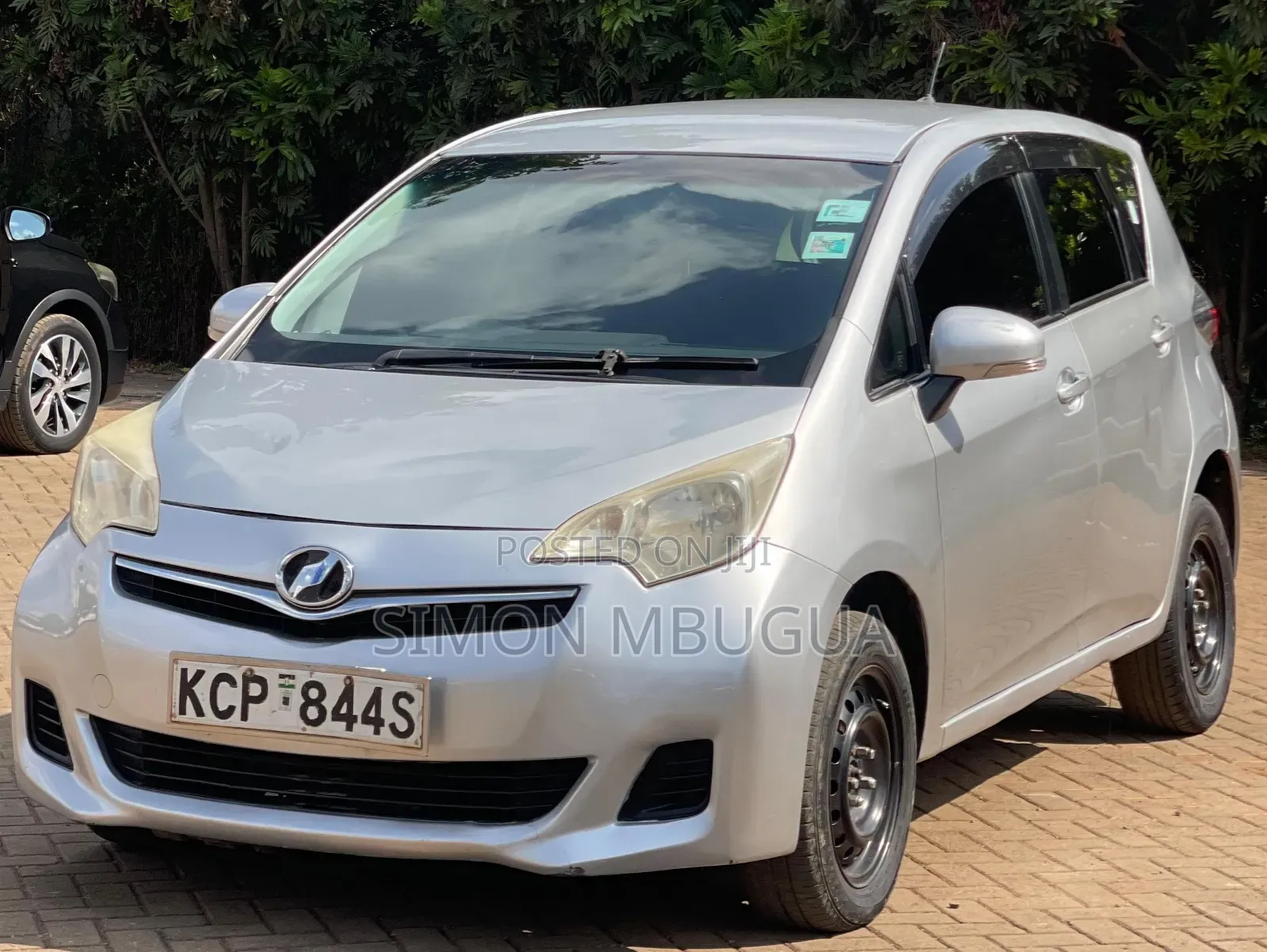 Toyota Ractis 2011 Silver