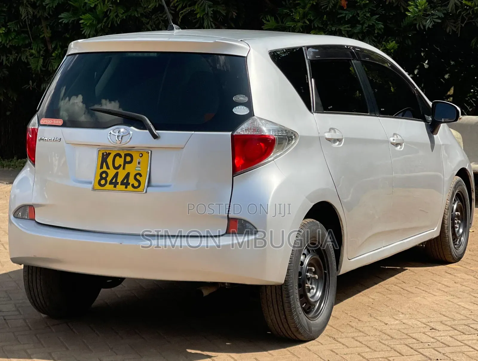 Toyota Ractis 2011 Silver