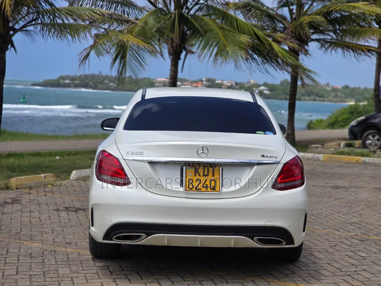 Mercedes-Benz C200 2018 Pearl