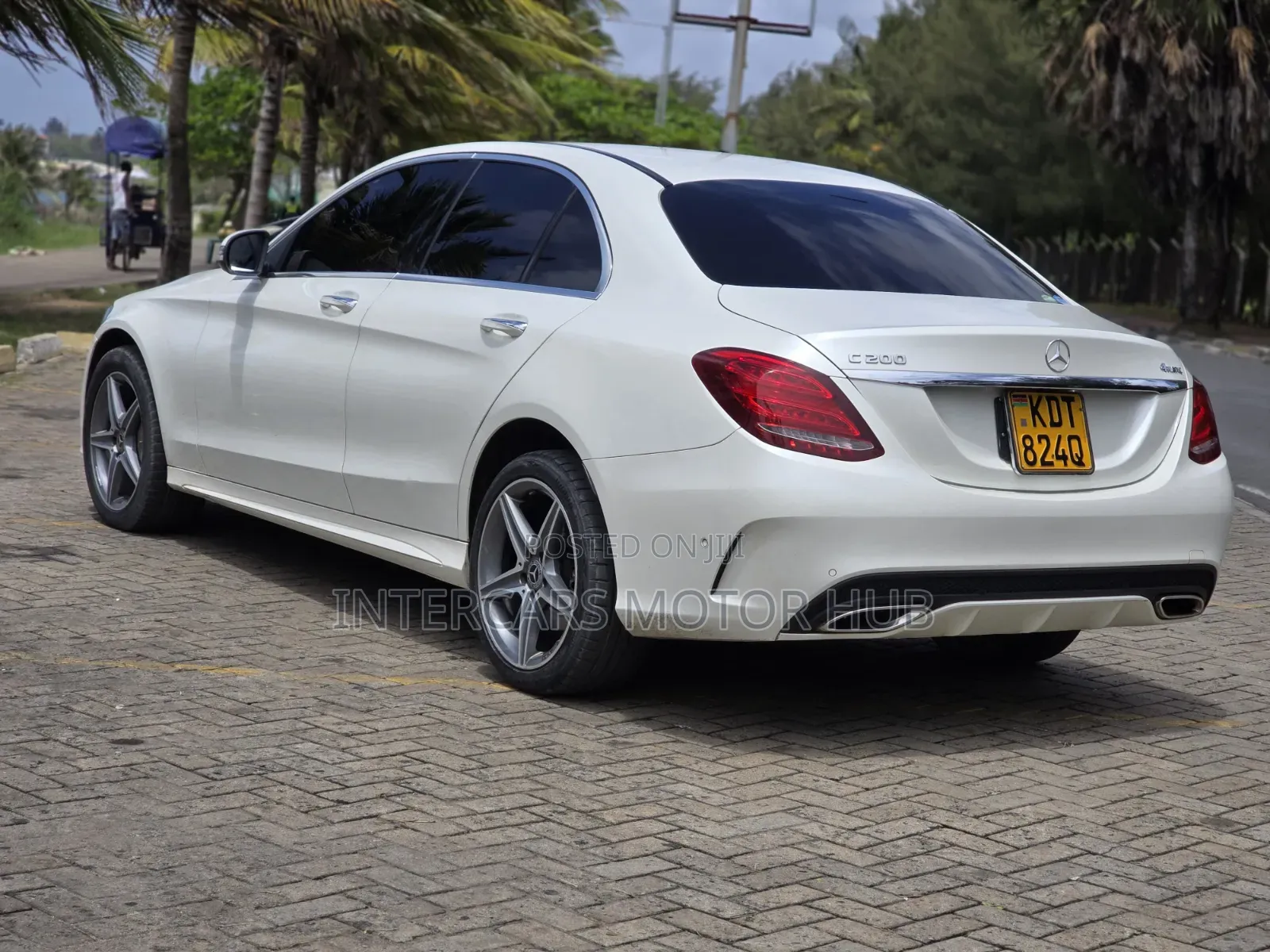 Mercedes-Benz C200 2018 Pearl