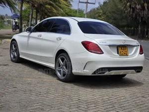 Mercedes-Benz C200 2018 Pearl