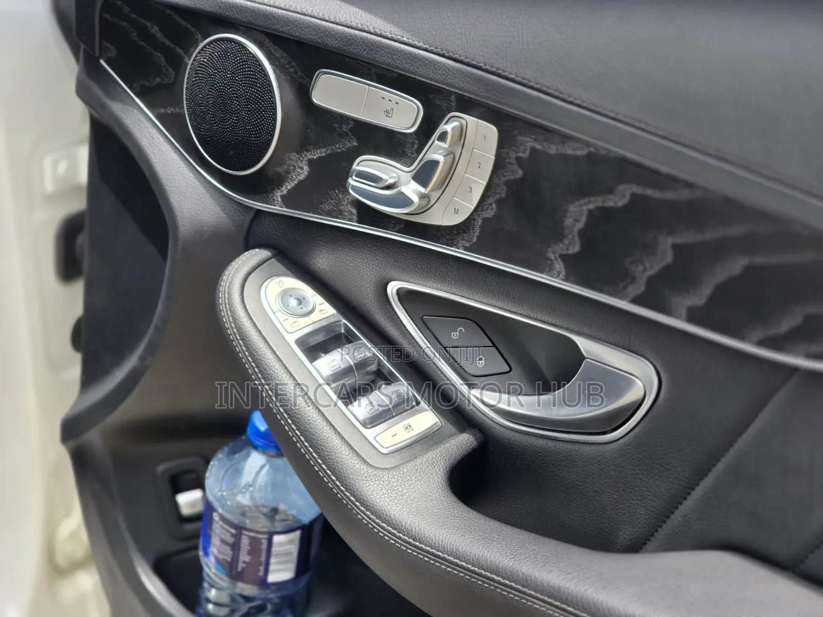 Mercedes-Benz C200 2018 Pearl