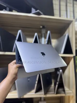 Laptop Apple MacBook Pro 2022 M2 16GB Apple M2 SSD 512GB