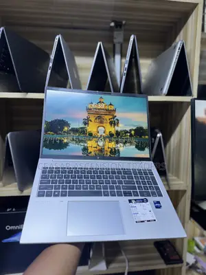 Laptop HP EliteBook 860 G10 16GB Intel Core i7 SSD 512GB