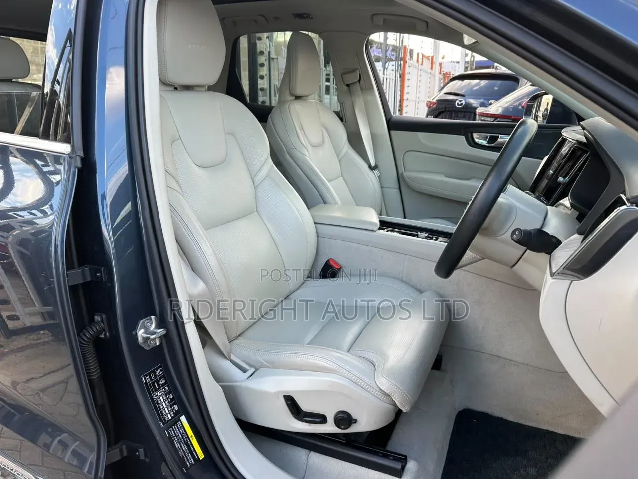 Volvo XC60 2020 Blue