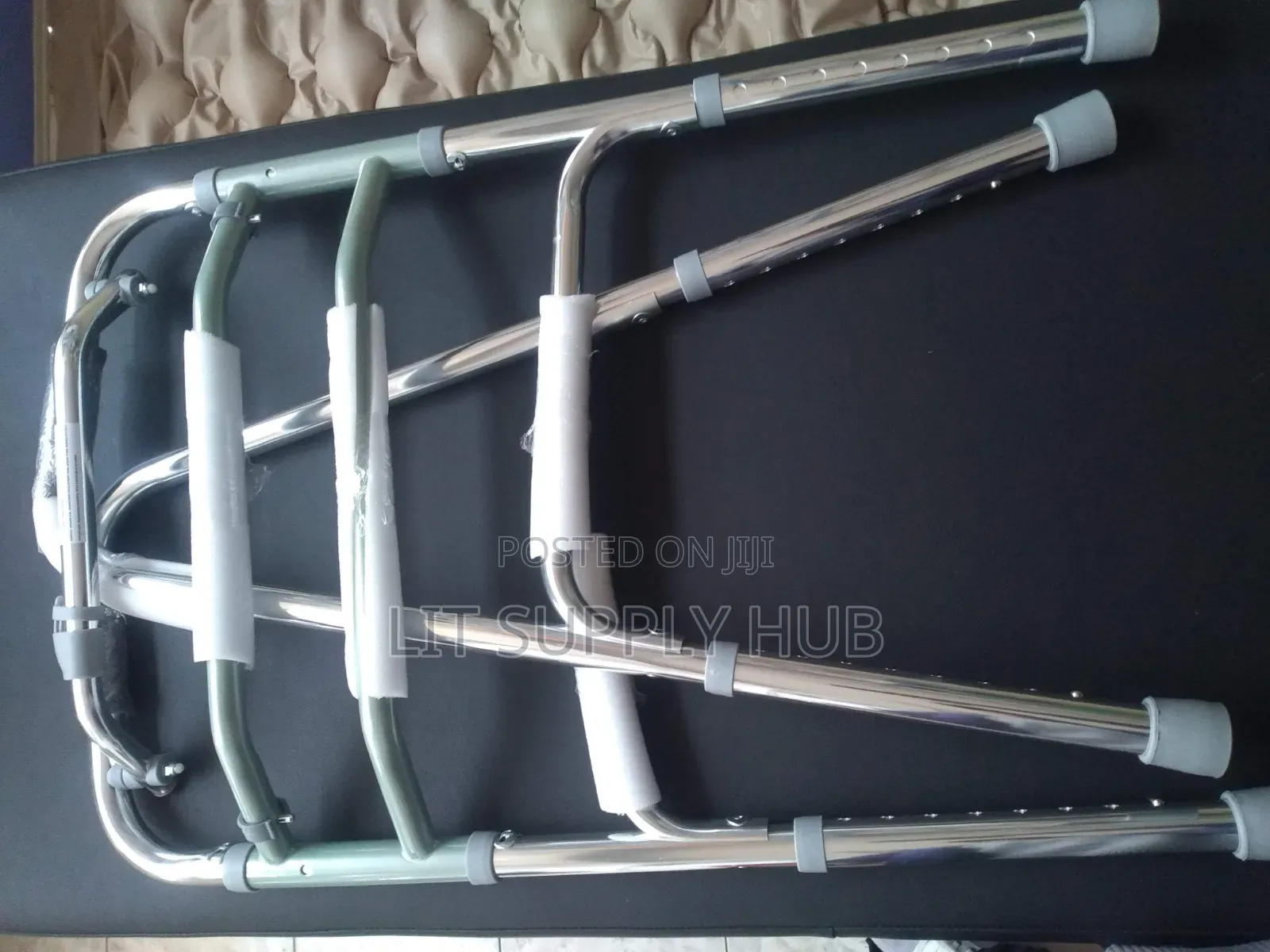 Foldable Frame Walking Aids With Adjustable Height