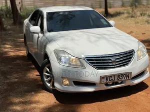 Toyota Crown 2010 White