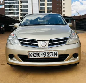 Nissan Tiida 2011 Gold