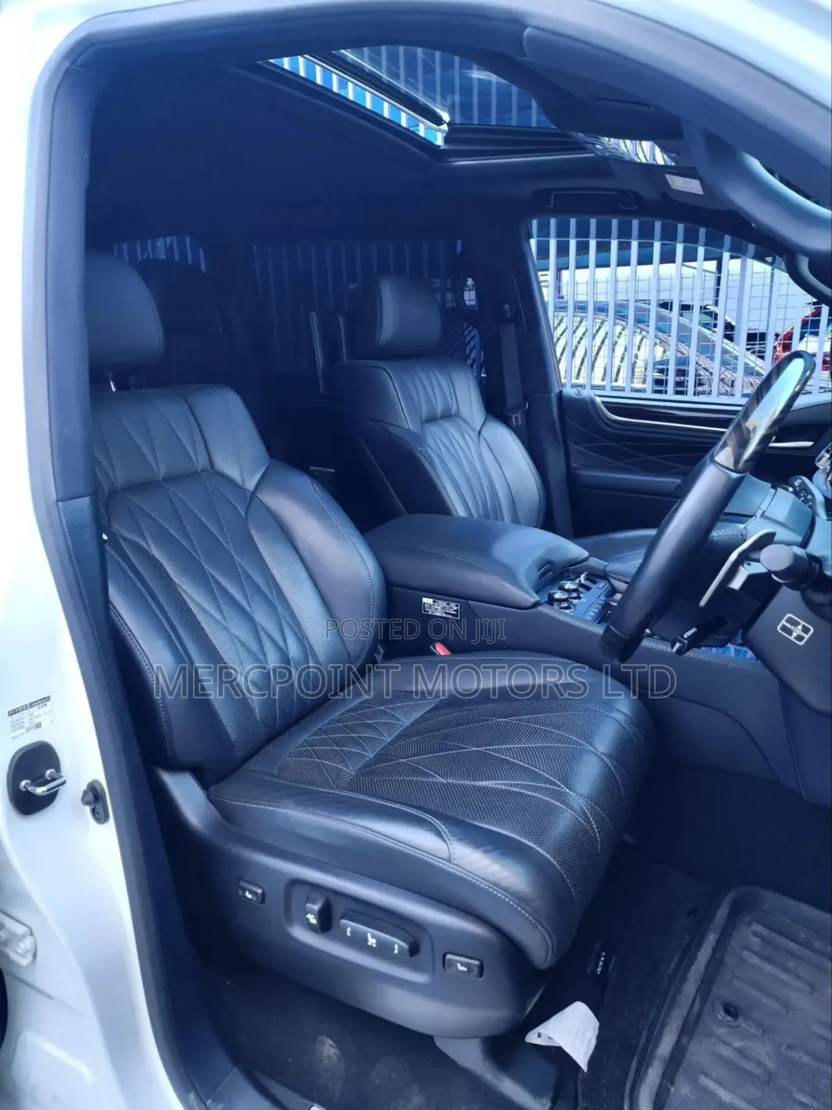Lexus LX 2019 Off white