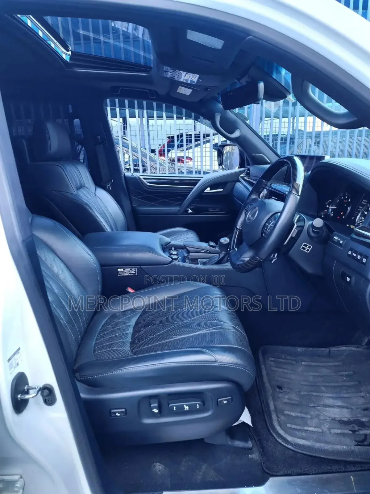 Lexus LX 2019 Off white