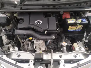 Toyota Vitz 1.0 FWD 5dr 2019 Silver