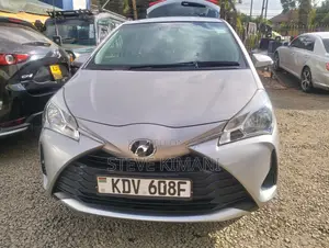 Toyota Vitz 1.0 FWD 5dr 2019 Silver