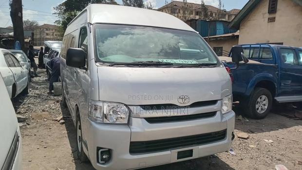 Toyota HiAce 2012 White - thumbnail 2