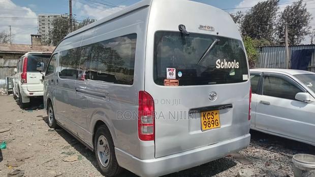 Toyota HiAce 2012 White - thumbnail 3
