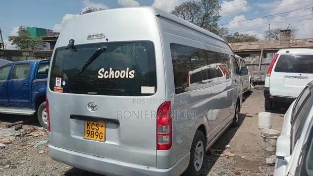 Toyota HiAce 2012 White - thumbnail 4