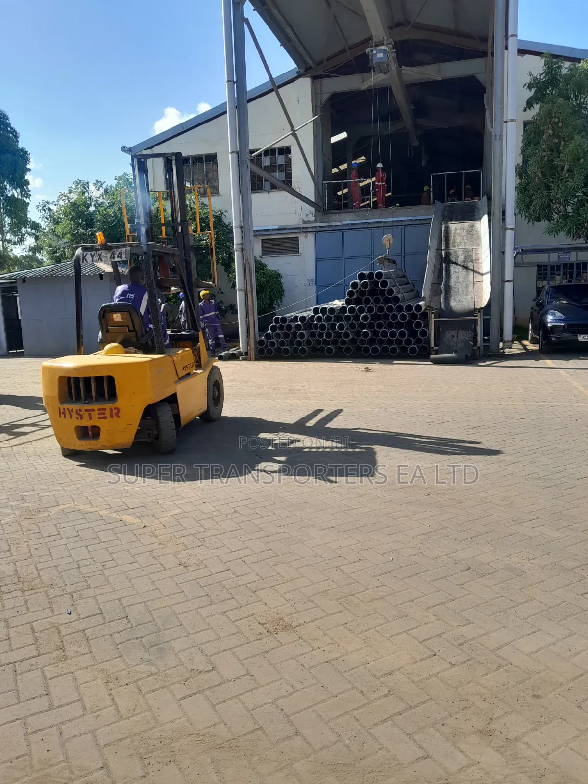 Logistics Consultants.dropside trailers.easy Loading and Offloading.