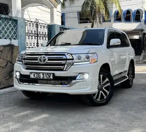 Toyota Land Cruiser 2016 White