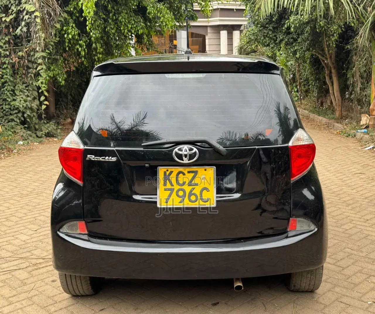 Toyota Ractis 1.5 AWD 2013 Black