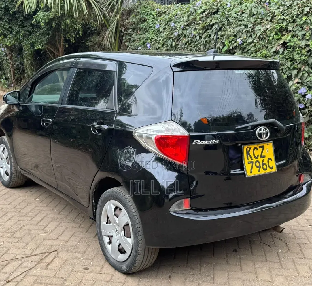 Toyota Ractis 1.5 AWD 2013 Black