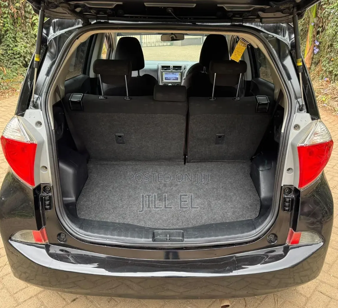 Toyota Ractis 1.5 AWD 2013 Black