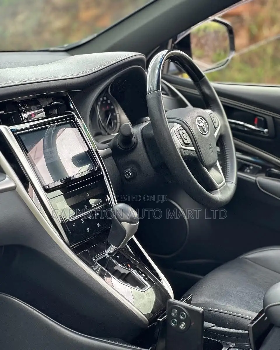 Toyota Harrier 2.0 2018 Black