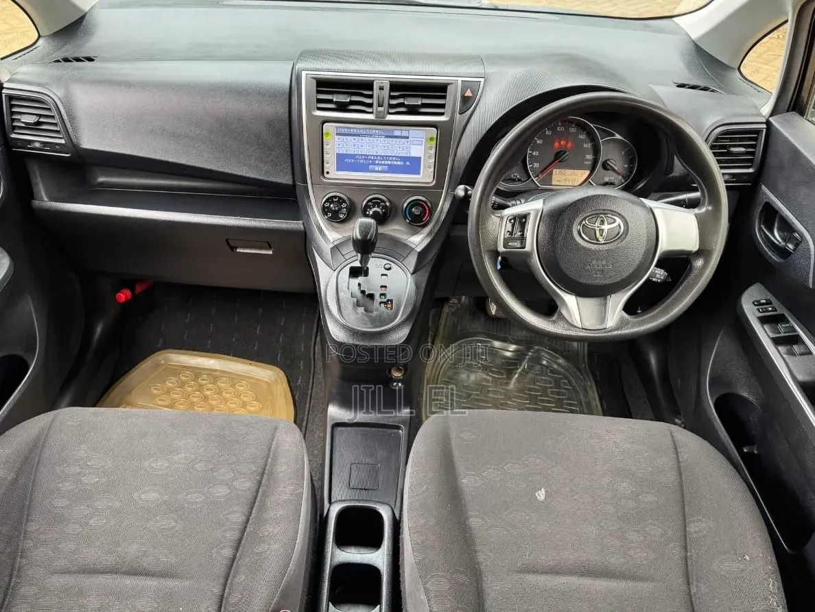Toyota Ractis 1.5 AWD 2013 Black