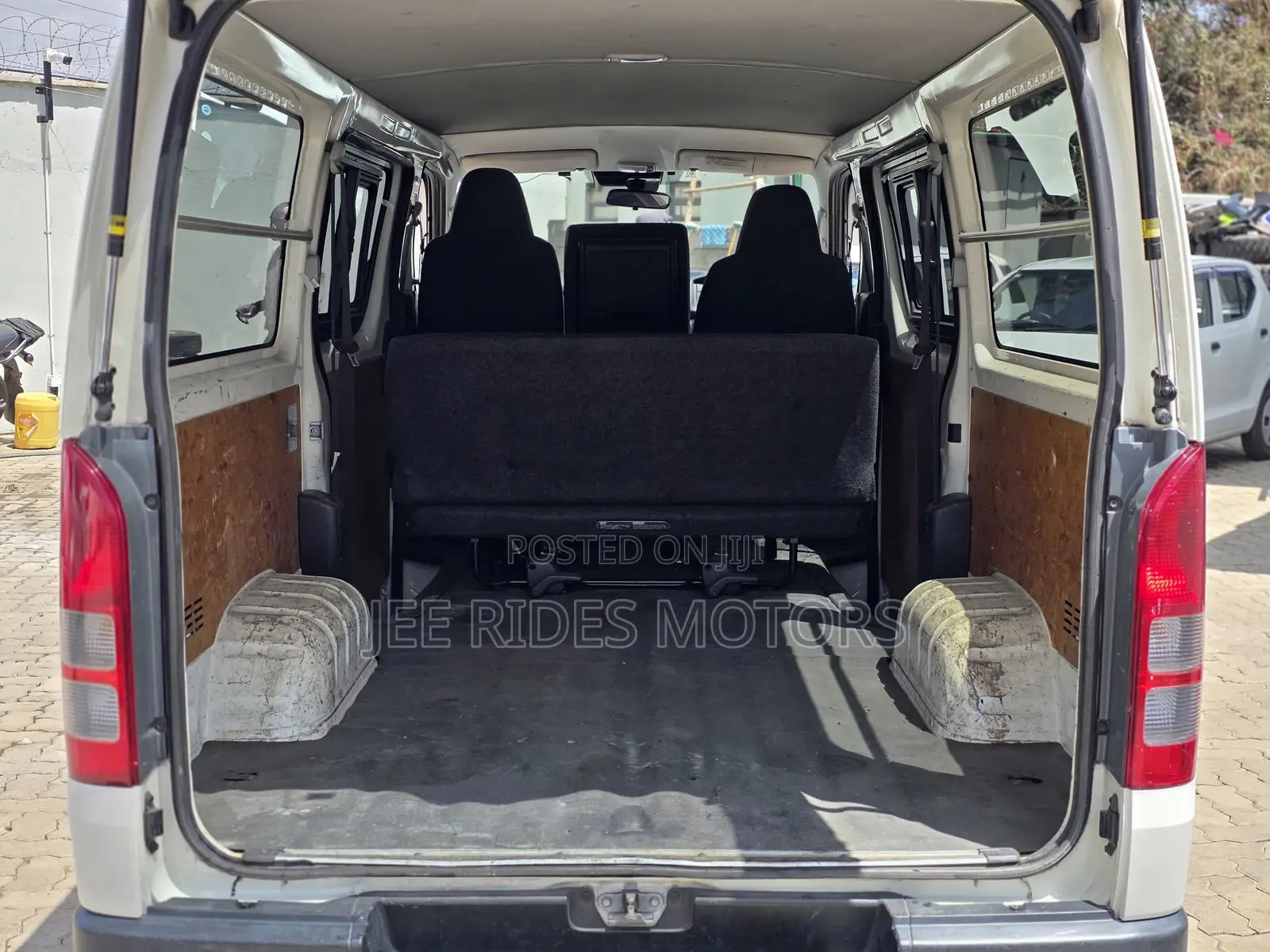 Toyota HiAce 2019 White
