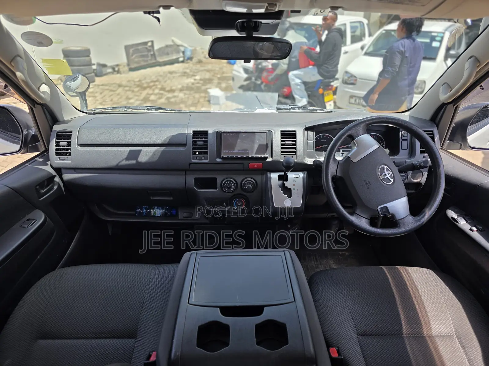 Toyota HiAce 2019 White