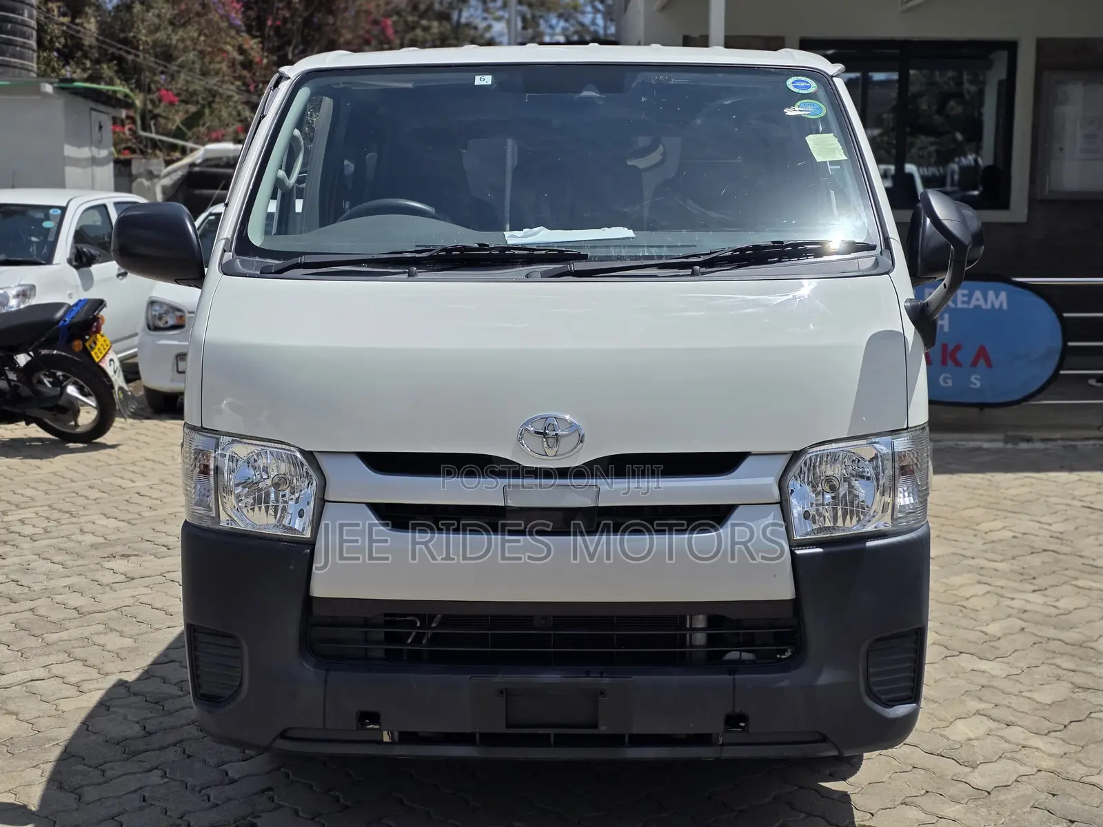 Toyota HiAce 2019 White