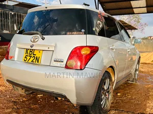 Toyota IST 2004 Silver