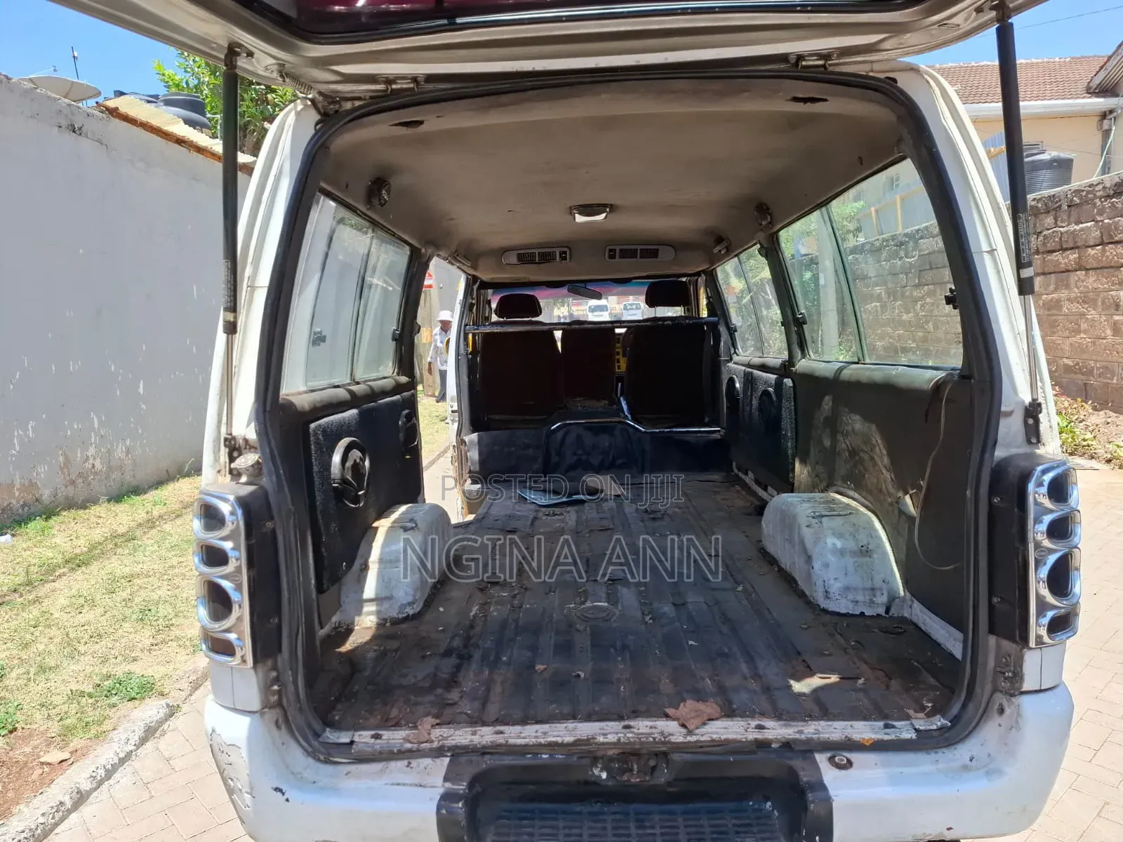 Toyota HiAce 2003 White
