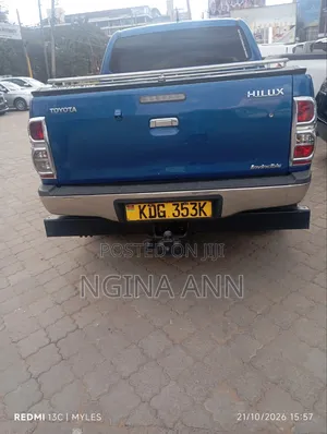 Toyota Hilux 2016 Blue