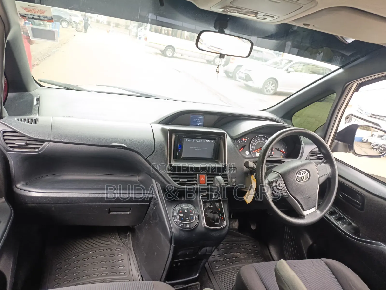 Toyota Noah 2018 Gray