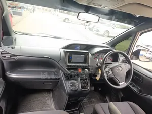 Toyota Noah 2018 Gray