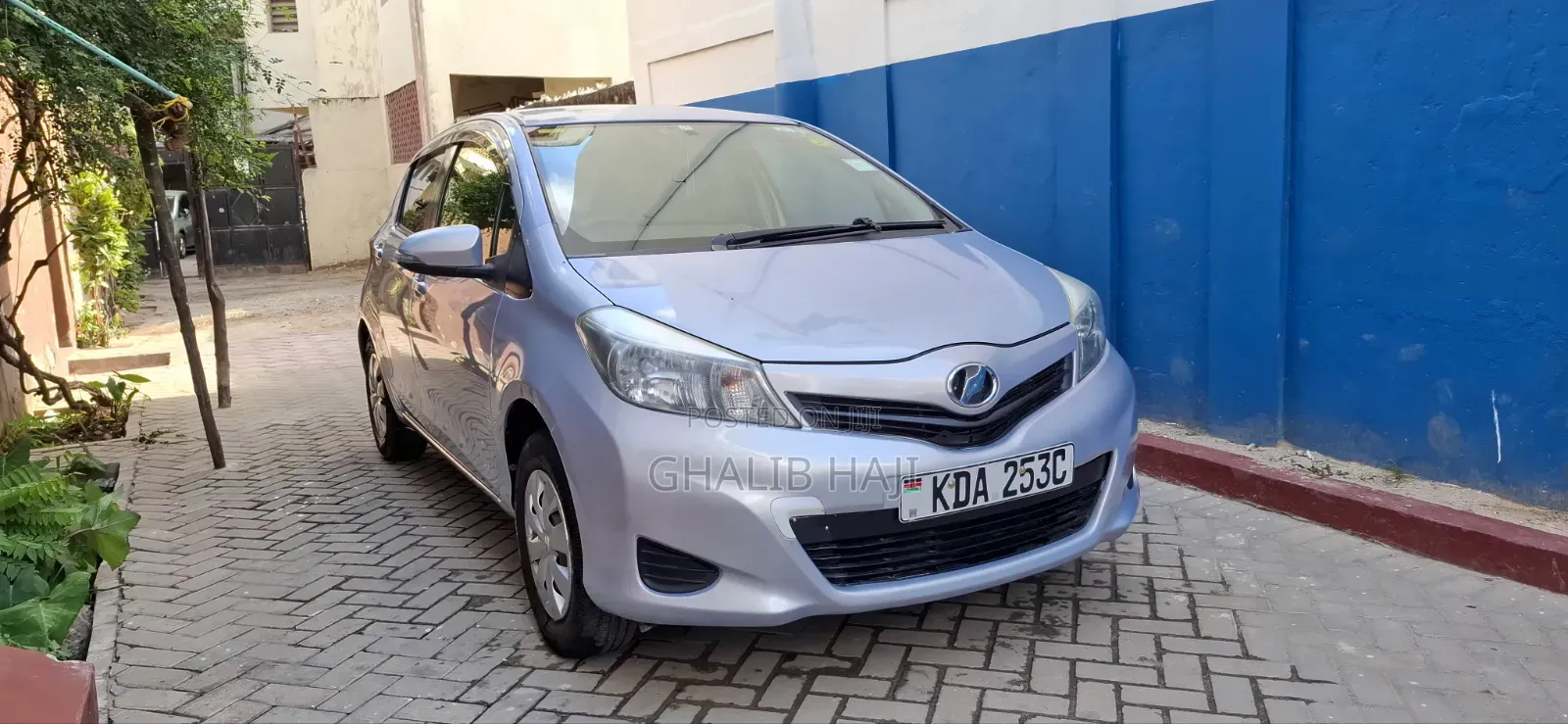 Toyota Vitz 1.0 FWD 5dr 2013 Purple