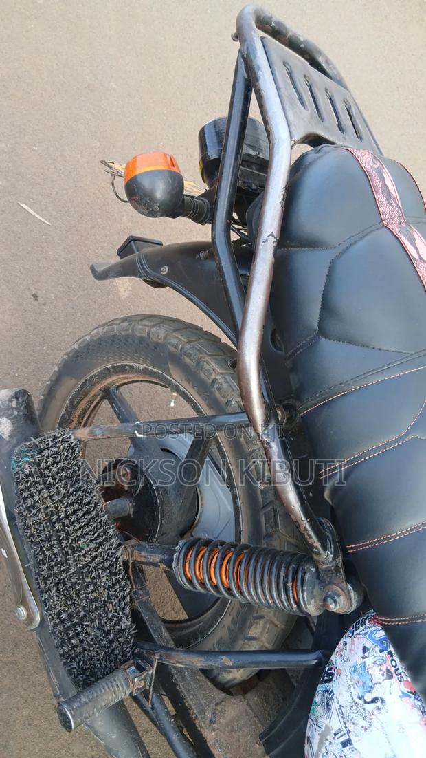 Bajaj Boxer 125 2024 Red