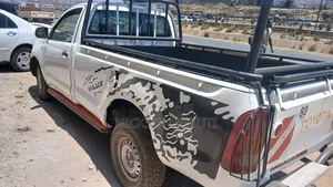 Toyota Hilux 2008 White