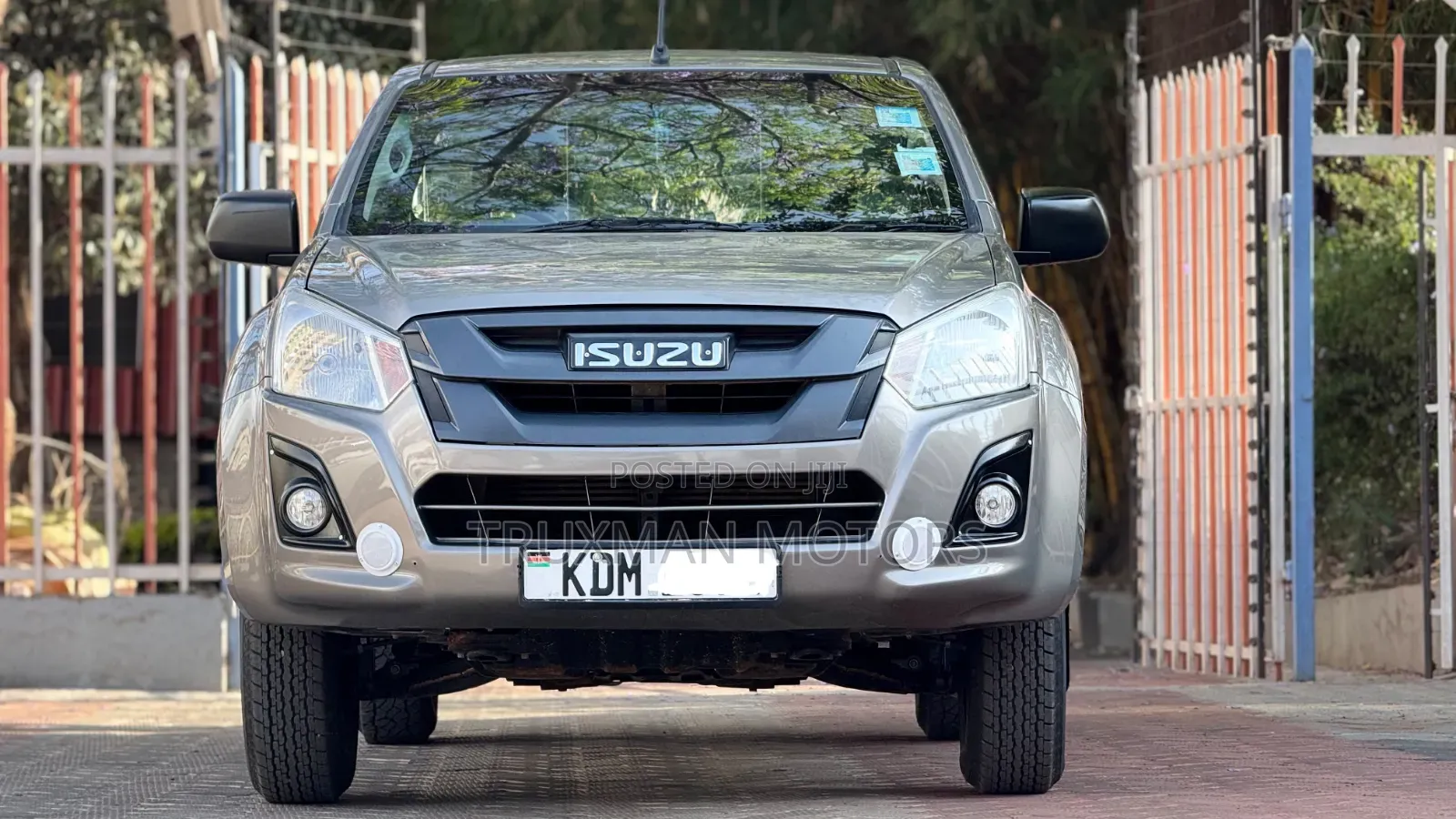 Isuzu D-MAX 2023 Brown