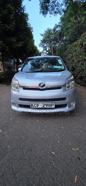Toyota Voxy X 2WD 8-Seater 2009 Silver