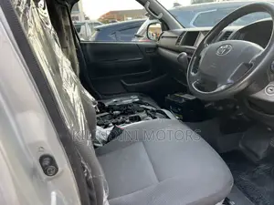 Toyota HiAce 2020 Silver