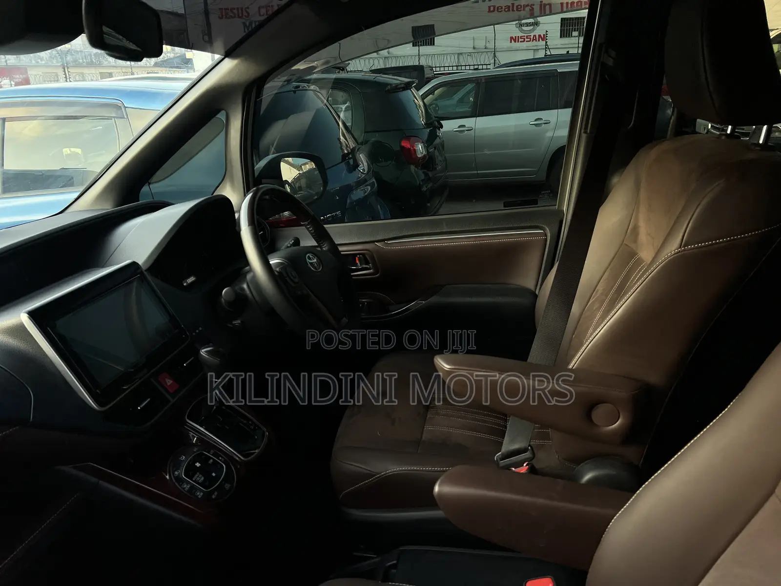 Toyota Esquire 2019