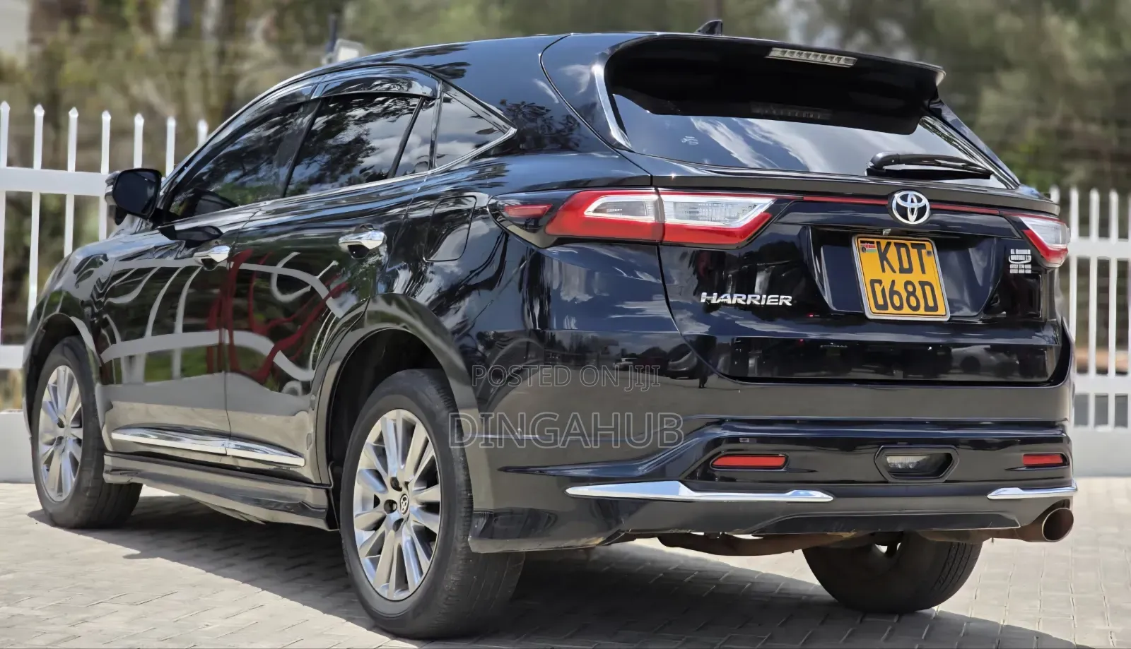 Toyota Harrier 2.0 2017 Matt Black