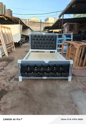 4x6 Black Mocket Bed With White Frames 