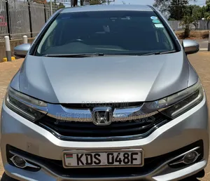 Honda Fit Shuttle 2017 Silver