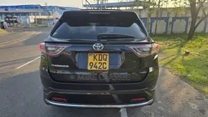 Toyota Harrier 2.0 2017 Black