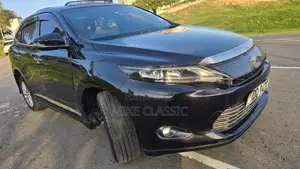 Toyota Harrier 2.0 2017 Black